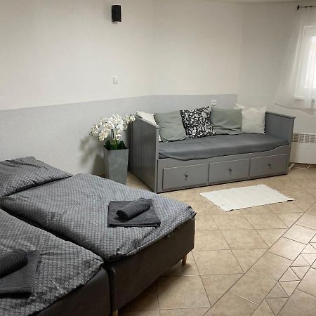 Deduv Sklep Apartment Hlohovec Exterior foto
