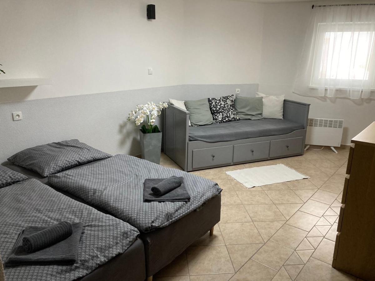 Deduv Sklep Apartment Hlohovec Exterior foto